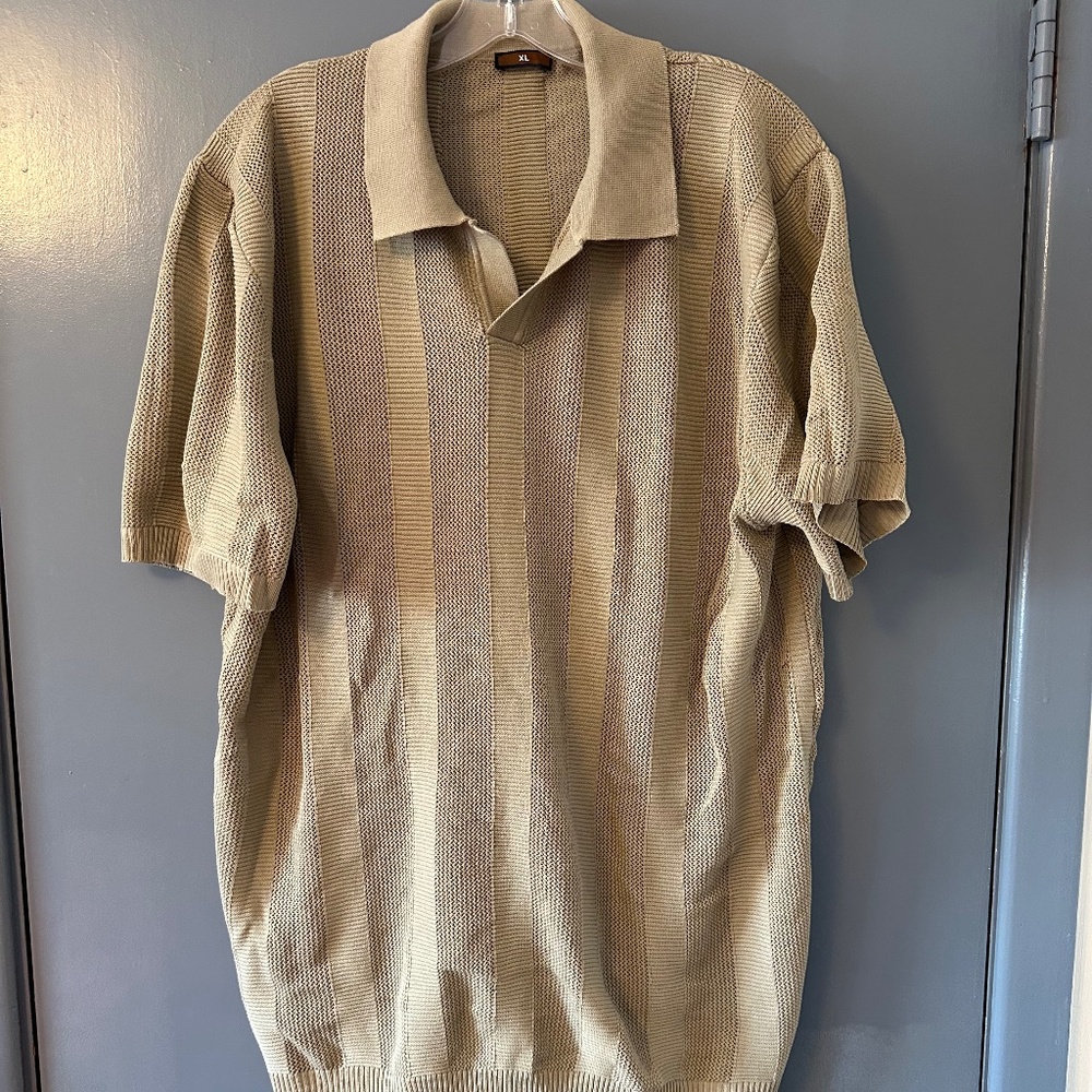 Men’s knitted polo size XL